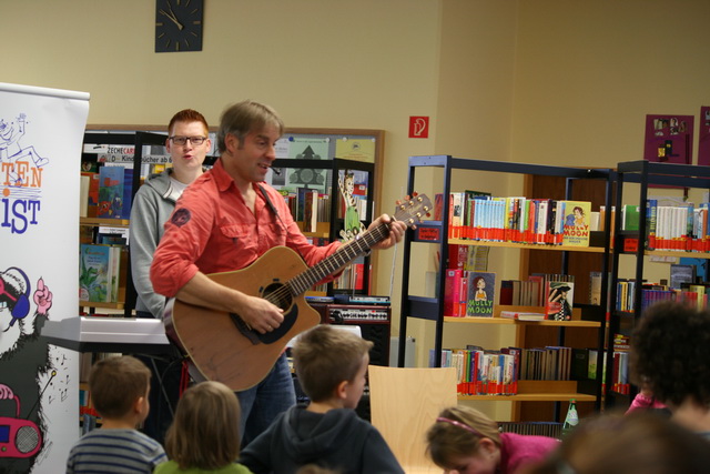gal/2010/2010 Saitentwist Buecherei Borbeck 90 Jahre 18.11/2010 Saitentwist Buecherei Borbeck 90 Jahre 18.11. 110.jpg